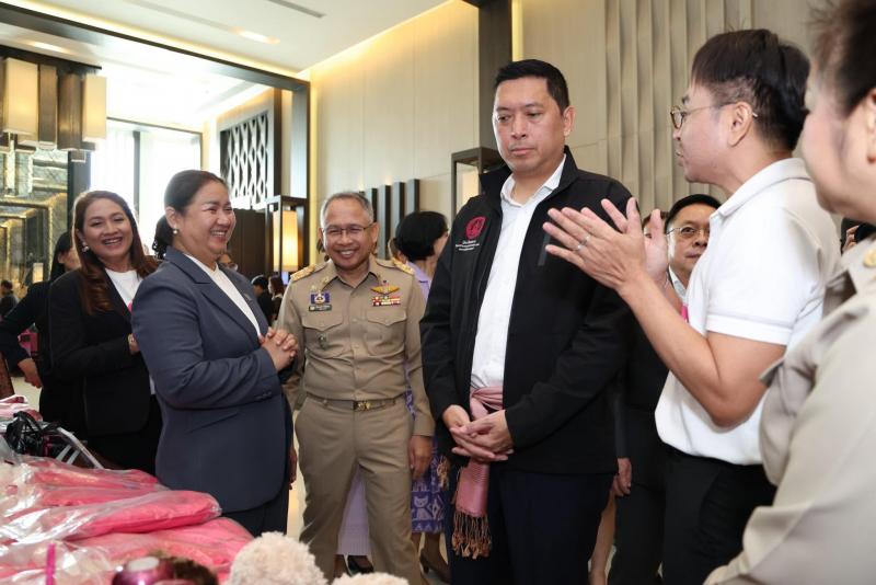 รมว.พม. เป็นประธาน�