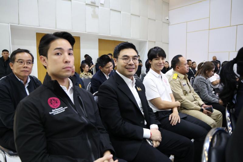 รมว.พม. ลงพื้นที่จ�
