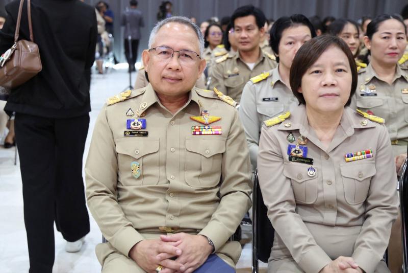 รมว.พม. ลงพื้นที่จ�