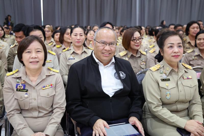 รมว.พม. ลงพื้นที่จ�