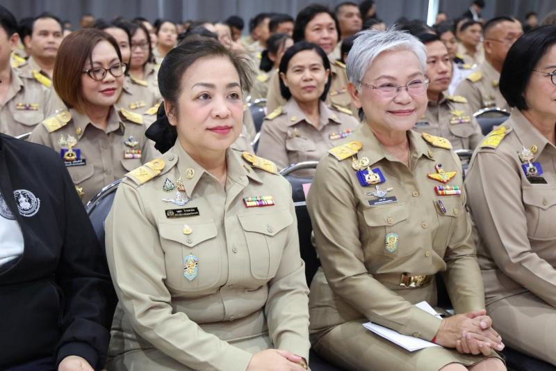 รมว.พม. ลงพื้นที่จ�