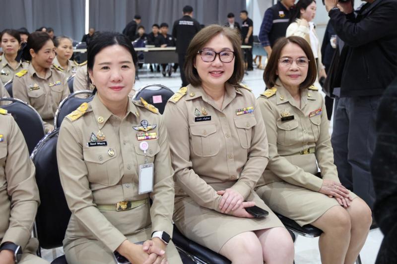 รมว.พม. ลงพื้นที่จ�