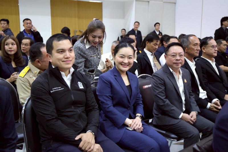 รมว.พม. ลงพื้นที่จ�