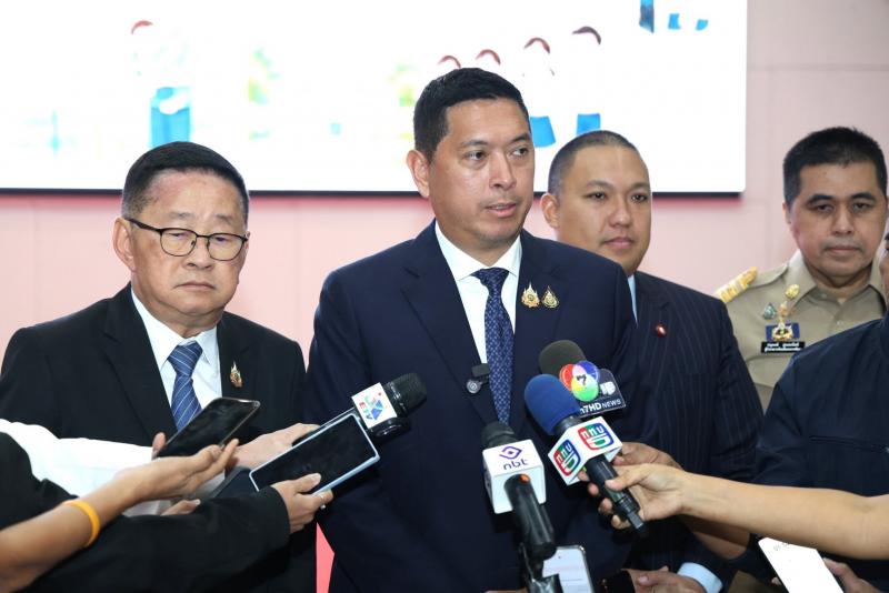 รมว.พม. ลงพื้นที่จ�