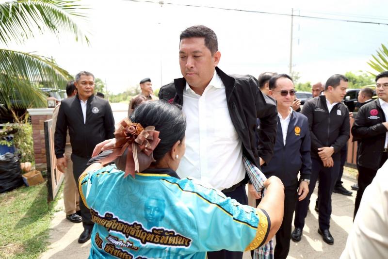รมว.พม. และ นายประเ�