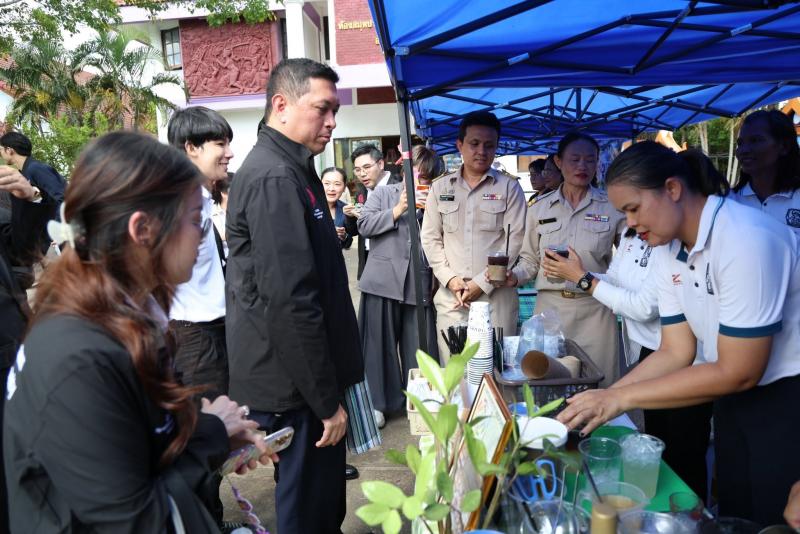 รมว.พม. และ นายประเ�