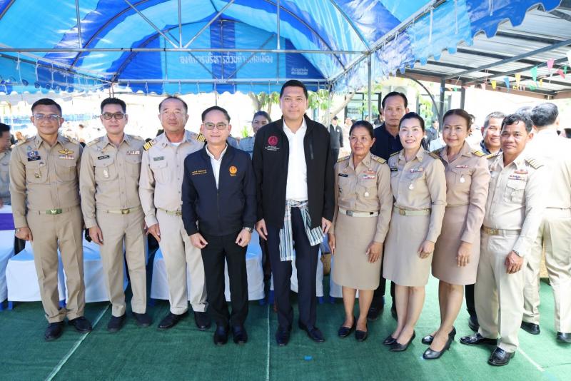 รมว.พม. และ นายประเ�