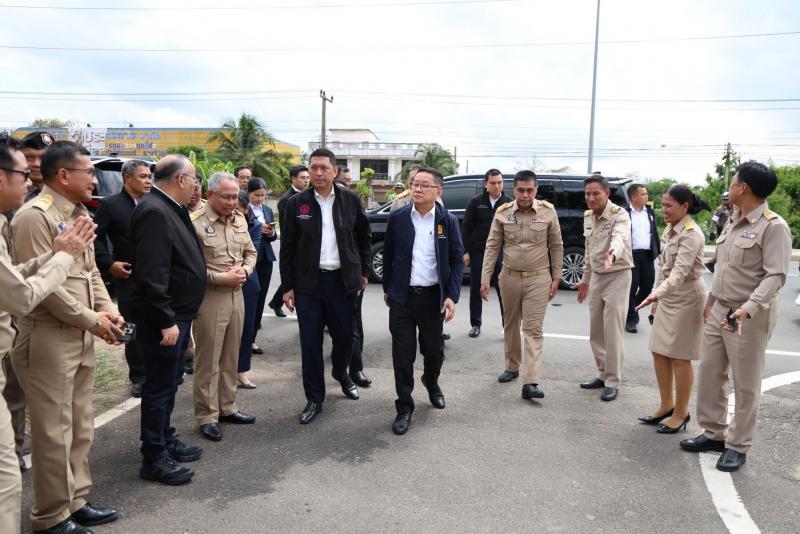 รมว.พม. และ นายประเ�