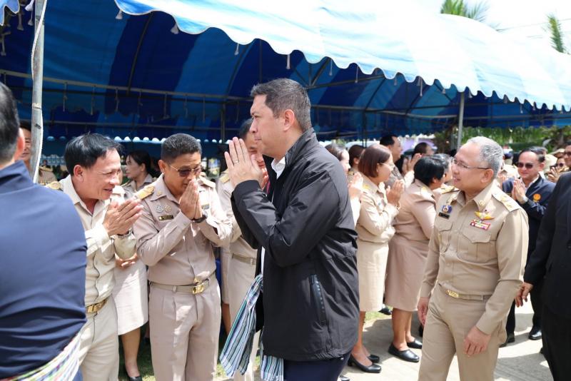 รมว.พม. และ นายประเ�
