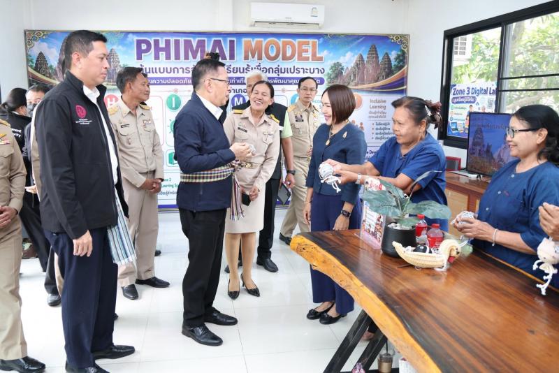 รมว.พม. และ นายประเ�
