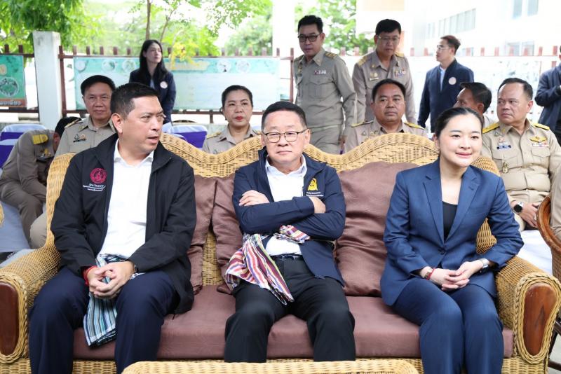 รมว.พม. และ นายประเ�