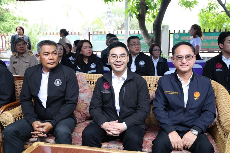 รมว.พม. และ นายประเ�