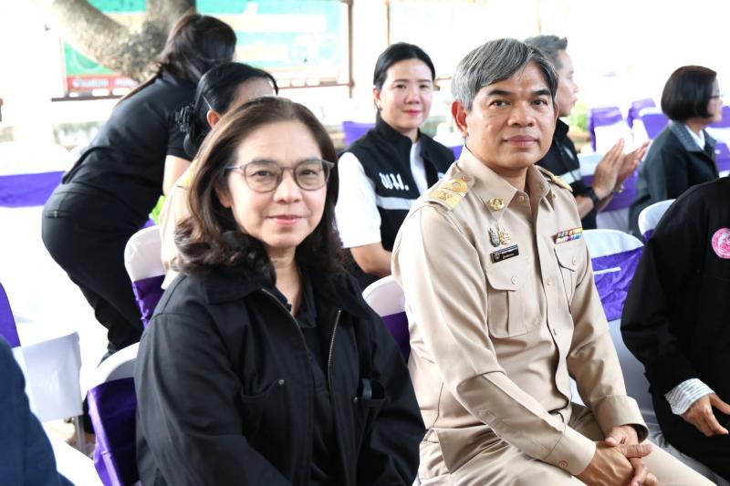 รมว.พม. และ นายประเ�