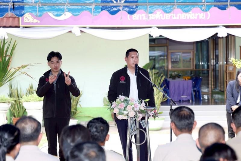 รมว.พม. และ นายประเ�