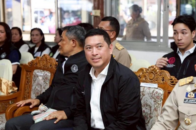 รมว.พม. ลงพื้นที่ต�