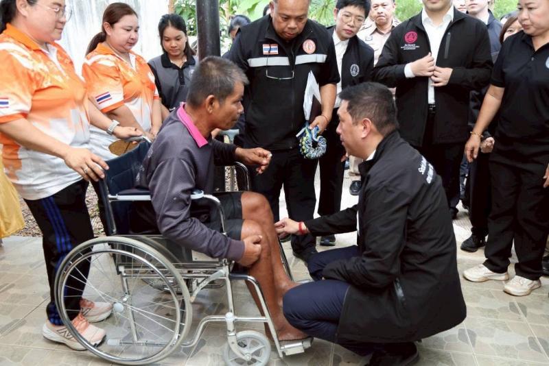 รมว.พม. ลงพื้นที่ต�