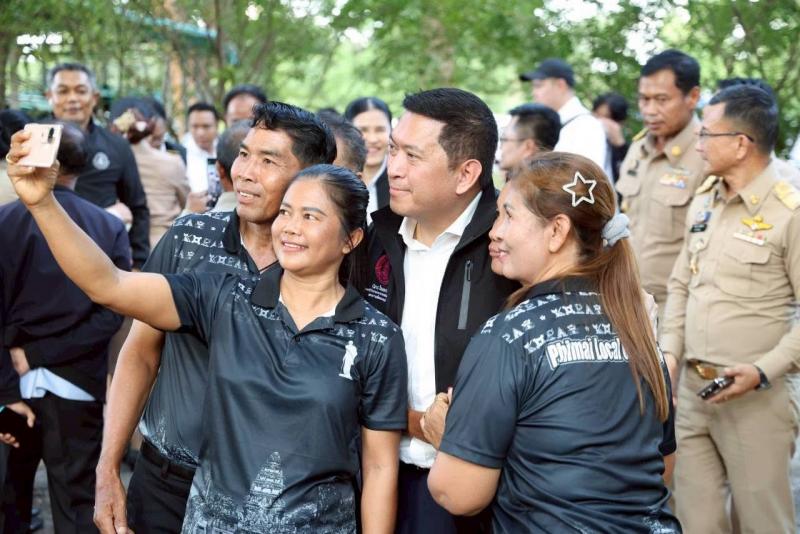 รมว.พม. ลงพื้นที่ต�