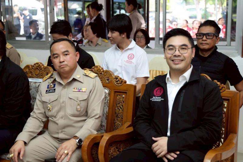 รมว.พม. ลงพื้นที่ต�