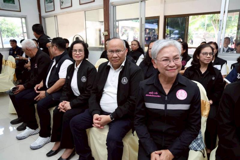 รมว.พม. ลงพื้นที่ต�