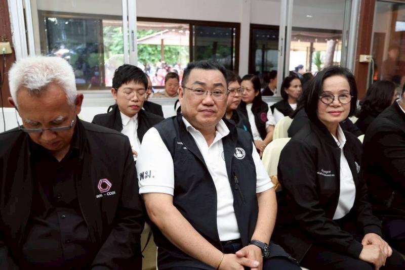 รมว.พม. ลงพื้นที่ต�