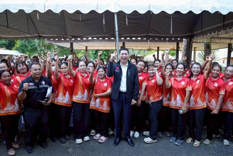รมว.พม. ลงพื้นที่ต�