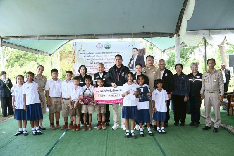 รมว.พม. ลงพื้นที่จ�