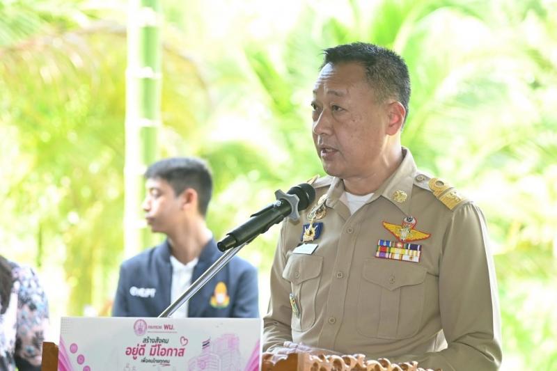 รมว.พม. ลงพื้นที่จ�