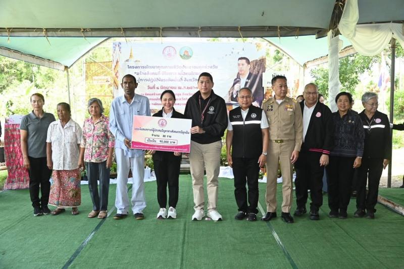 รมว.พม. ลงพื้นที่จ�