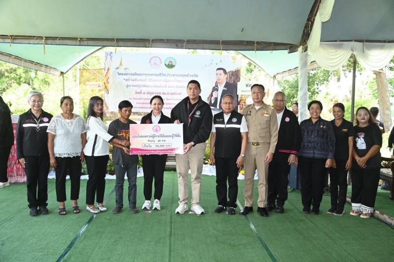 รมว.พม. ลงพื้นที่จ�