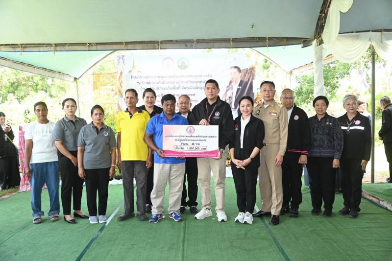 รมว.พม. ลงพื้นที่จ�
