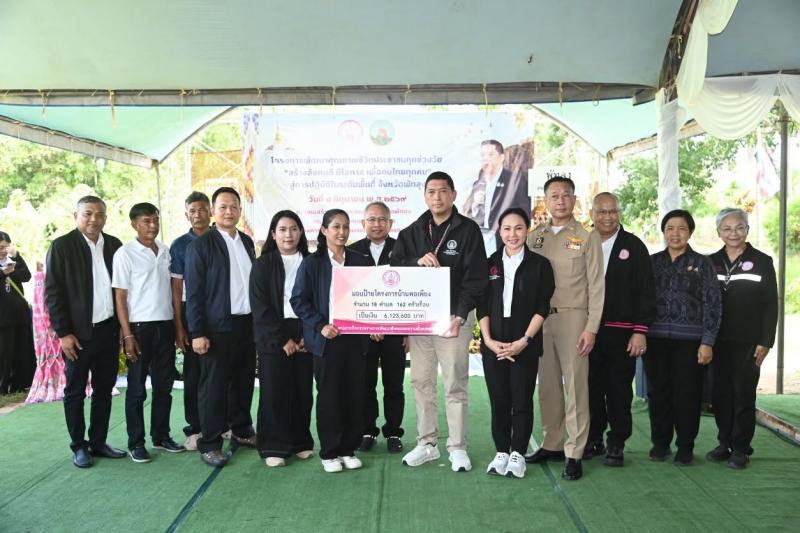 รมว.พม. ลงพื้นที่จ�
