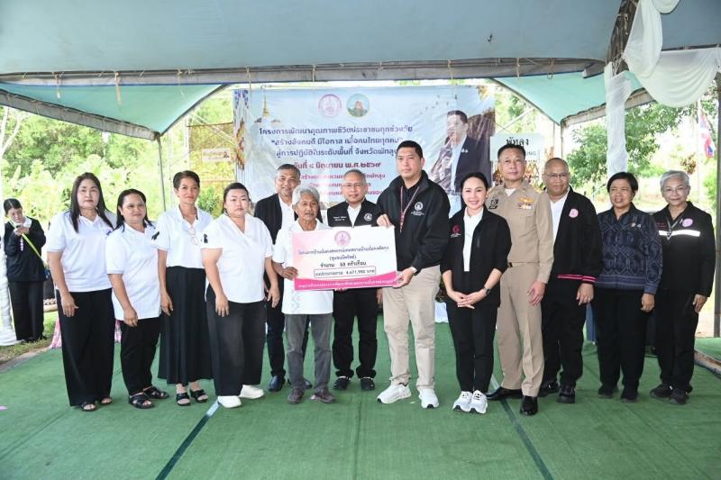 รมว.พม. ลงพื้นที่จ�