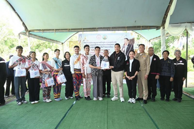 รมว.พม. ลงพื้นที่จ�