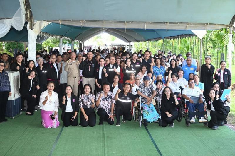 รมว.พม. ลงพื้นที่จ�