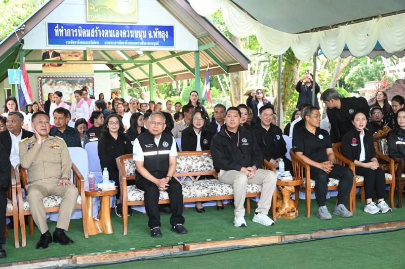รมว.พม. ลงพื้นที่จ�