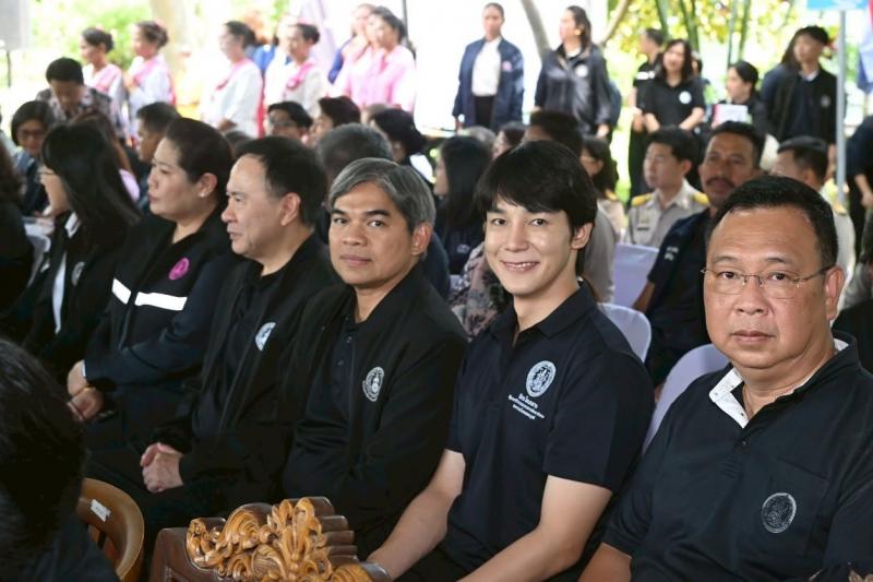 รมว.พม. ลงพื้นที่จ�