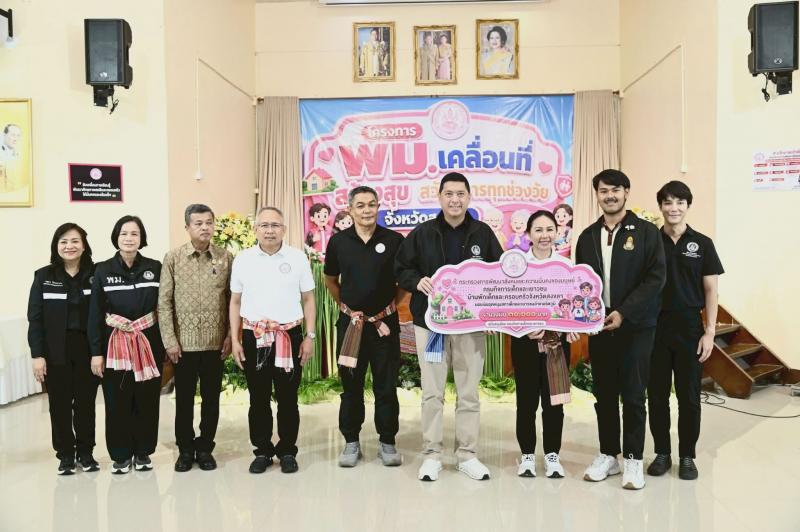 รมว.พม. ลงพื้นที่จ�