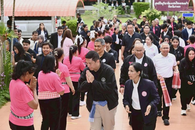 รมว.พม. ลงพื้นที่จ�