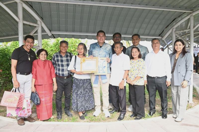รมว.พม. ลงพื้นที่จ�