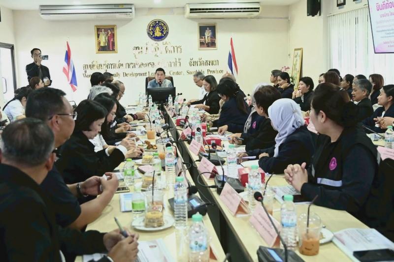 รมว.พม. เป็นประธาน�