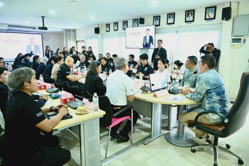 รมว.พม. เป็นประธาน�