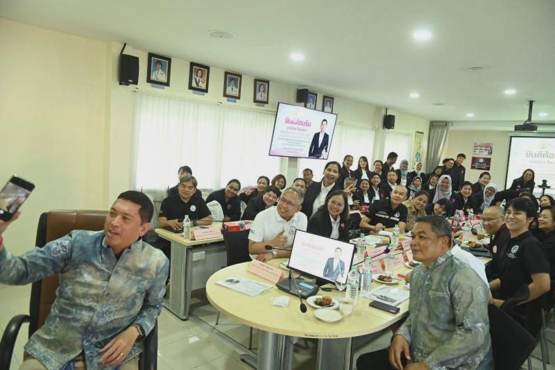 รมว.พม. เป็นประธาน�