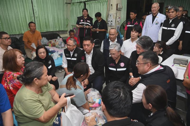 รมว.พม. ลงพื้นที่เ�