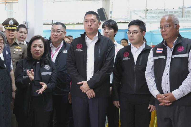 รมว.พม. ลงพื้นที่เ�