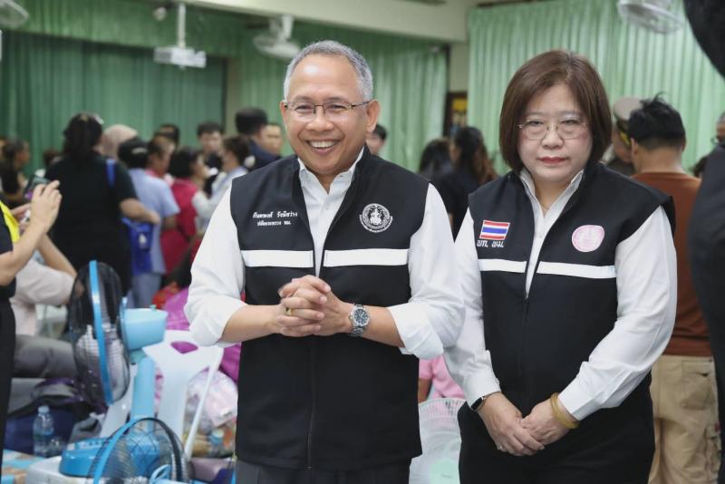 รมว.พม. ลงพื้นที่เ�
