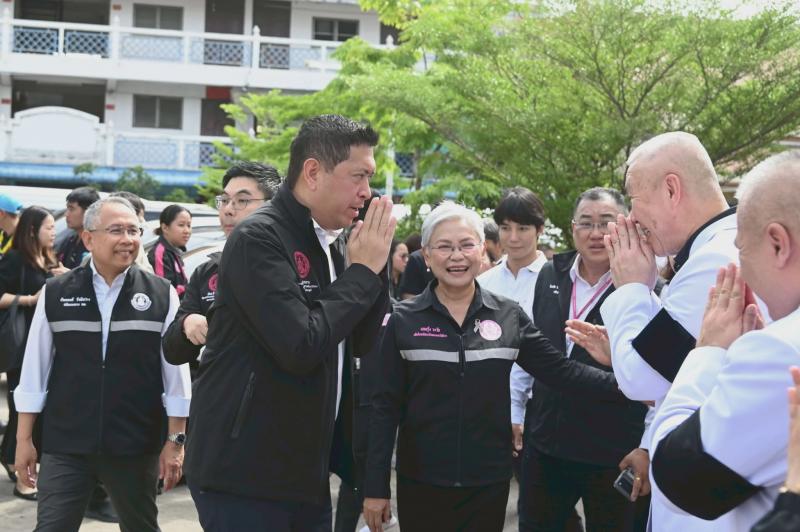 รมว.พม. ลงพื้นที่เ�