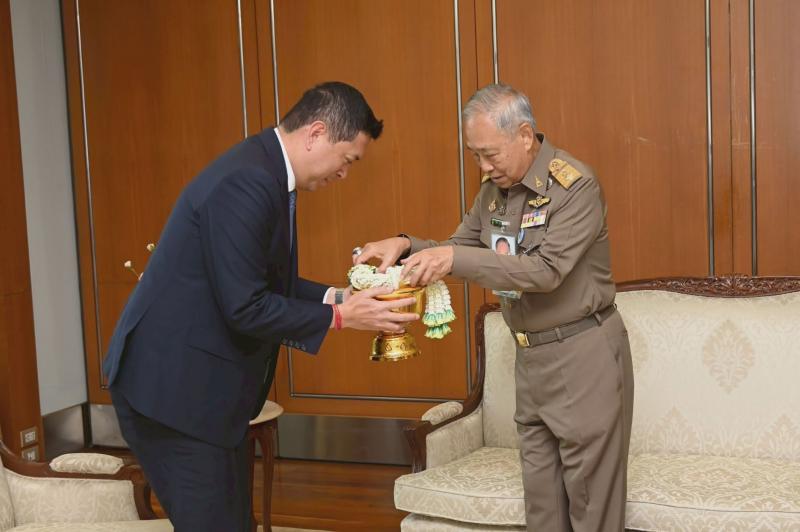 รมว.พม. พร้อมด้วยค�