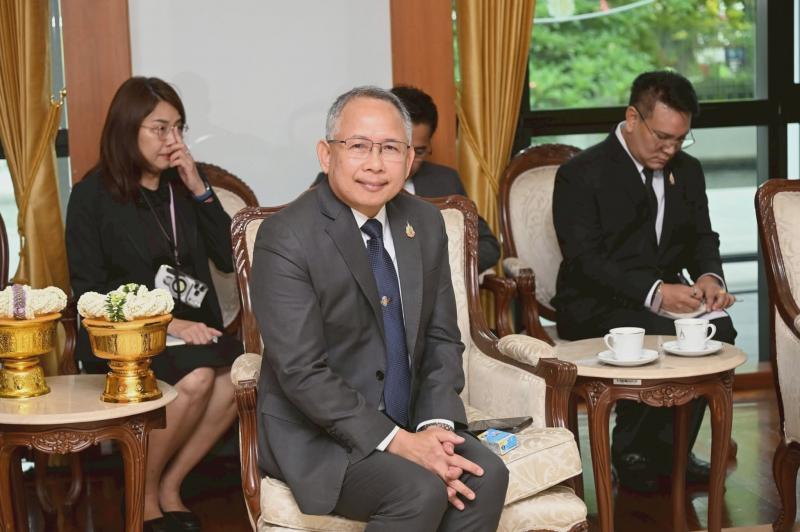 รมว.พม. พร้อมด้วยค�