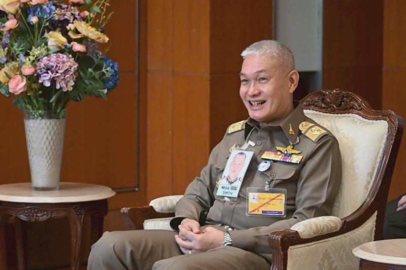 รมว.พม. พร้อมด้วยค�