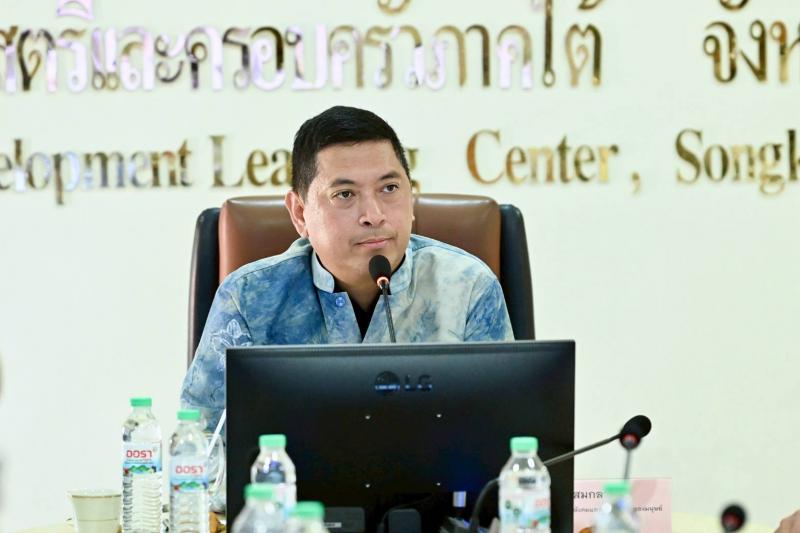 "นิกร" นำทีม พม. �